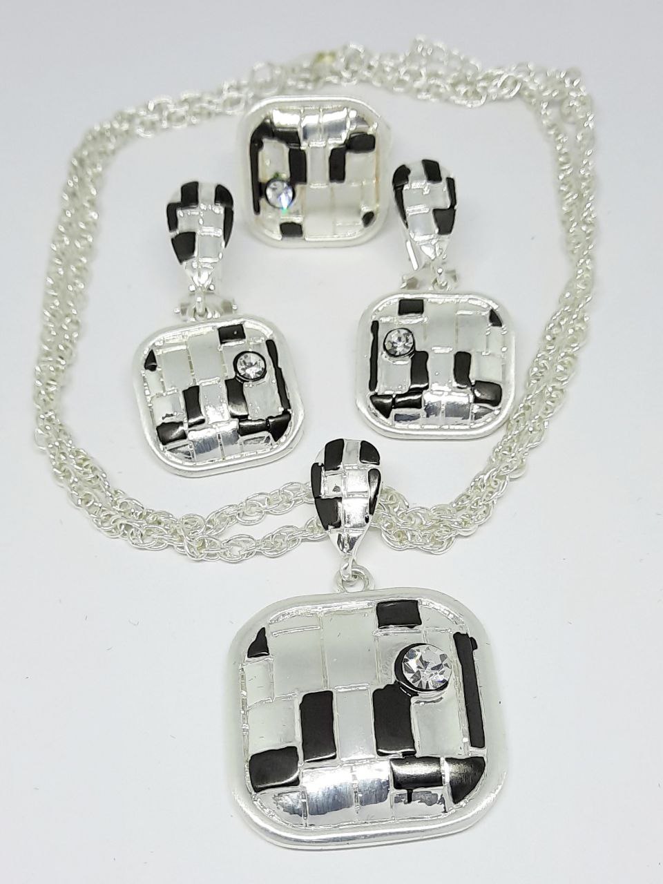 Фото Бижутерия, --Серьги, --Кольца, -Подвески, бусы, цепи Набор Fashion-бижутерии ABELLA BRAND