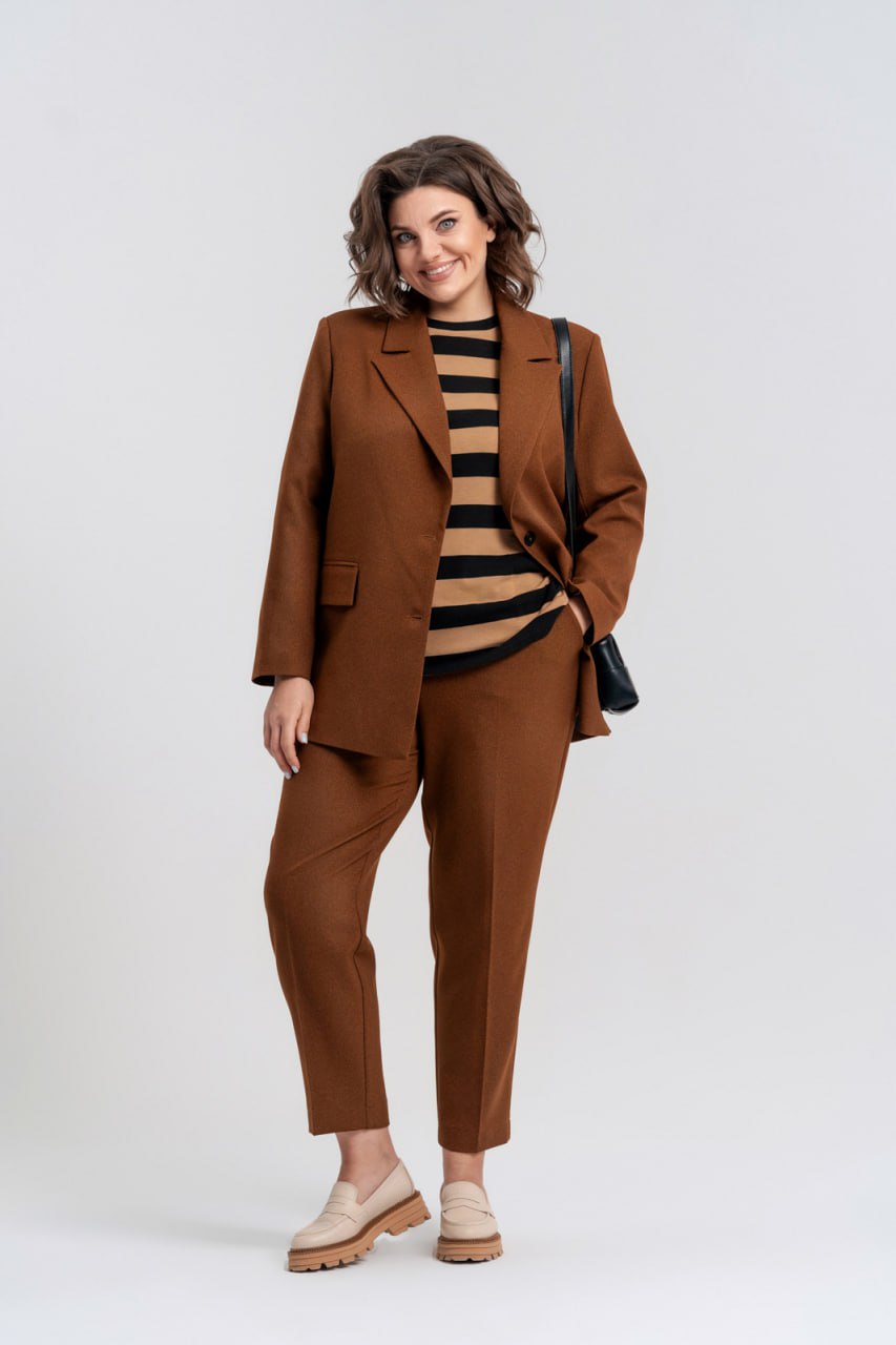 Фото -Деловые костюмы Комплект женский DEESSES 3103